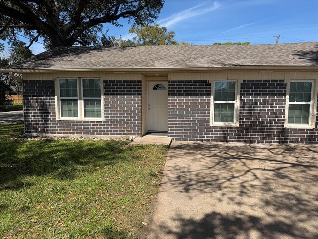 Photo - 2501 Maple St