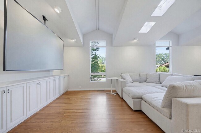 6 Lark Ave