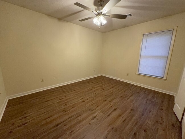 Photo - 1337 Kent Dr