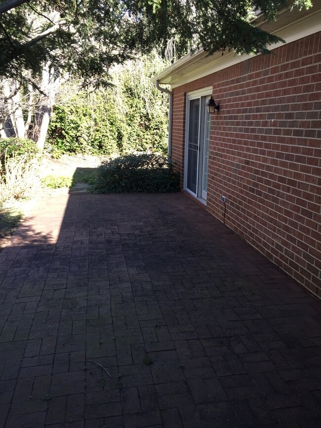 Photo - Very well kept condo in Lytchfield off All...
