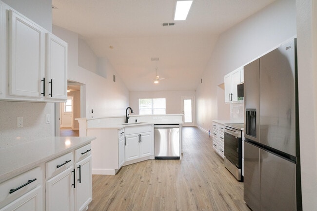 Photo - 2001 SW Ember St