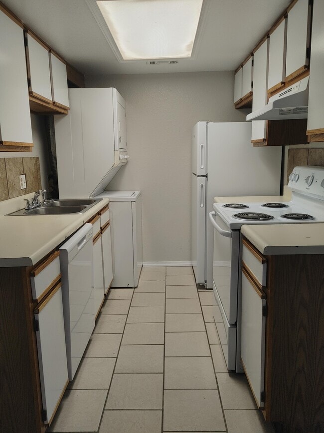 Photo - Lakeside Townhomes