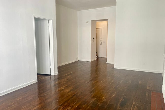 Photo - 41 W 71st St