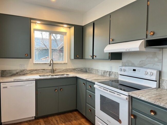 1405 E Parkway Ave Unit Parkway Ave Apt