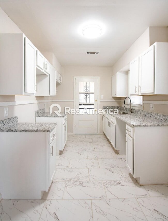 Photo - Newly Renovated 3/1 in 38109!