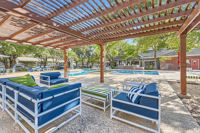 3101 Shoreline Dr. Leasing Office - Web Quality - 018 - 20 Pool - The Orion