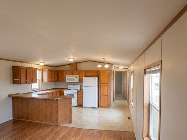 Photo - 9 Hartland St N