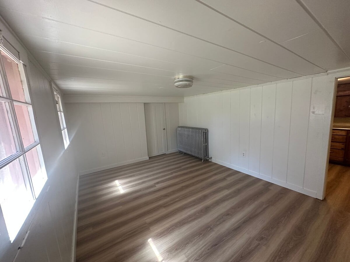 1 bedroom/ 1 bath apartment - 1 bedroom/ 1 bath apartment