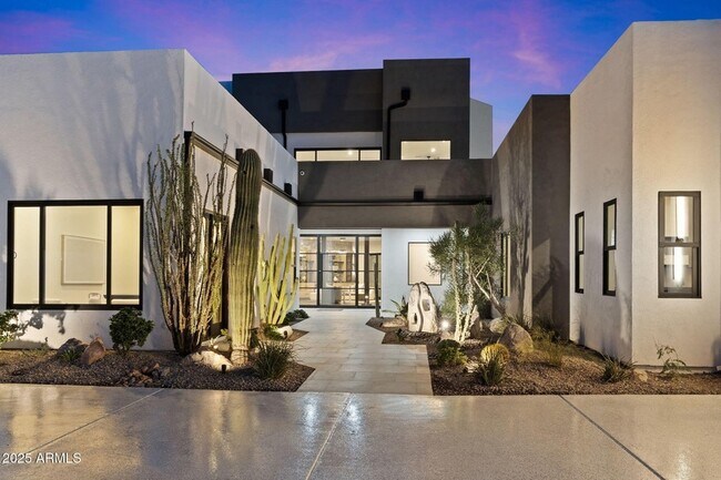 3135 E Palo Verde Dr
