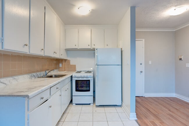 Building Photo - 8 Hector Ave