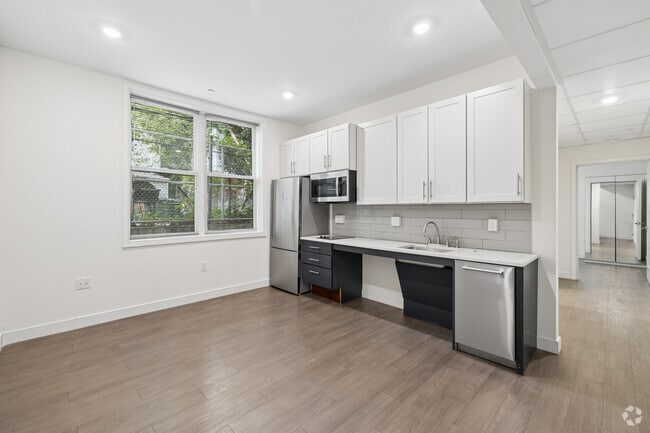 1BR, 1BA - 543SF - Living Room