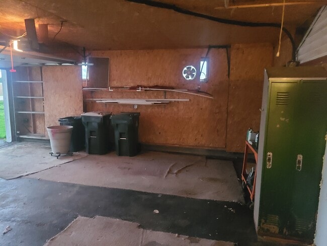 2 car attached garage - 908 West Ave