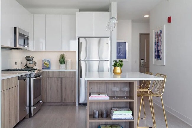 Building Photo - 2418 N Halsted St