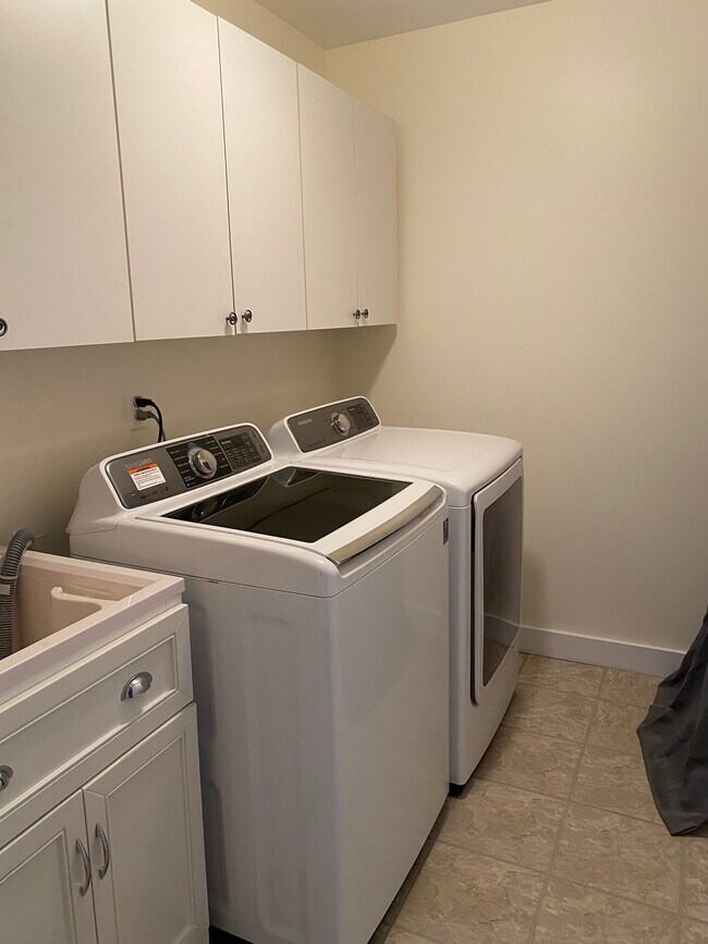 42215 Pellston Dr Condo Unit 42215 Pellston drive 290 Condo for Rent