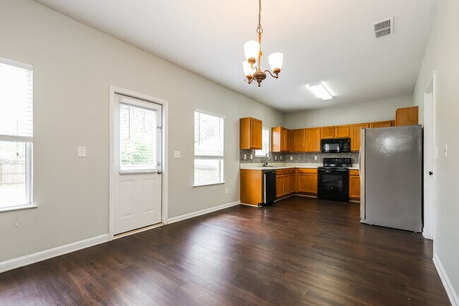 Photo - 1609 Thornwick Trace