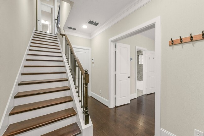 Photo - 734 N Shepherd Dr