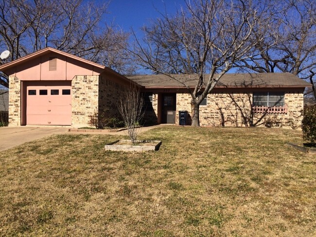 FOR LEASE! 3 BR - 2 BA - 1 Car Garage - Br... - FOR LEASE! 3 BR - 2 BA - 1 Car Garage - Br... Casa