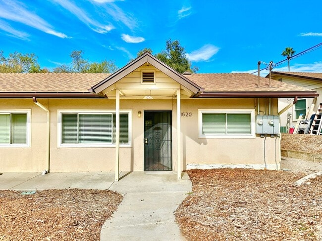 Light, Bright, and Recently Updated, this ... - Light, Bright, and Recently Updated, this ... House