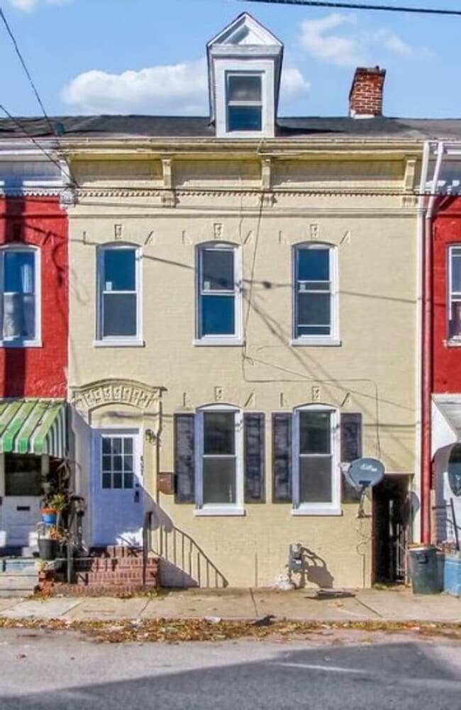Building Photo - Coming Soon - Spacious 3 Bedroom 1.5 Bath ... Rental