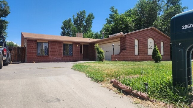 Building Photo - 3 bedroom, 2 bath, 2 car garage for rent