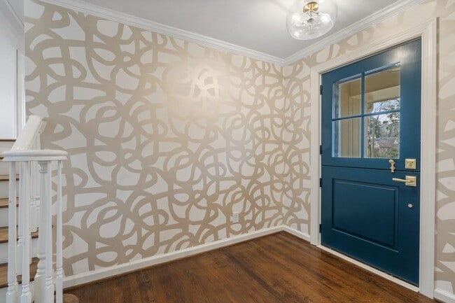 Photo - 439 Broadland Rd NW