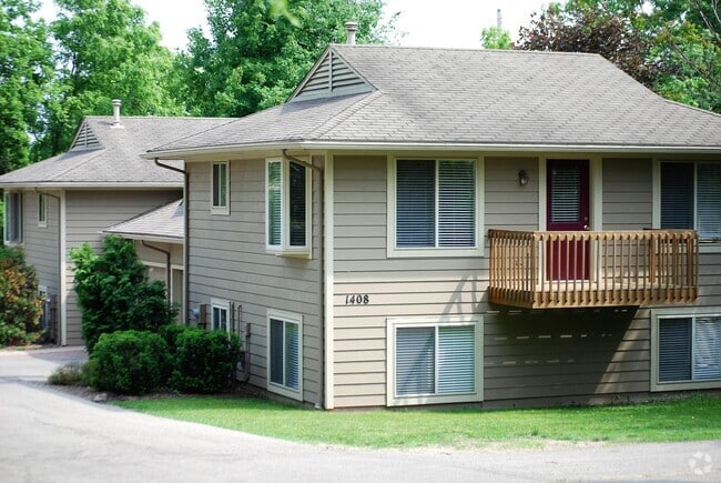 Building Photo - 1410 Traver St Rental