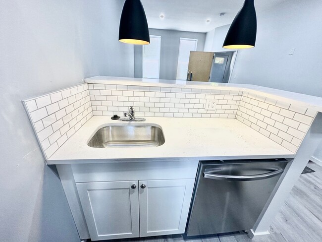 Photo - 1721 Mifflin St Unit 1