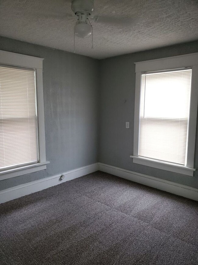 Photo - 1615 Rowland Ave NE