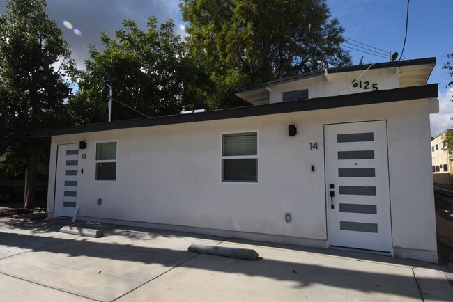 Photo - 6125 Whitsett Ave Apartment Unit 13