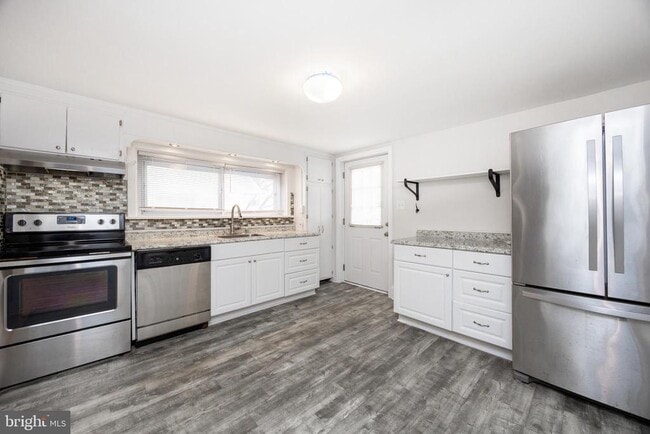 Photo - 547 Northbrook Rd