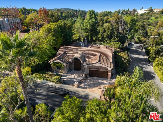 Building Photo - 15401 Brownwood Pl