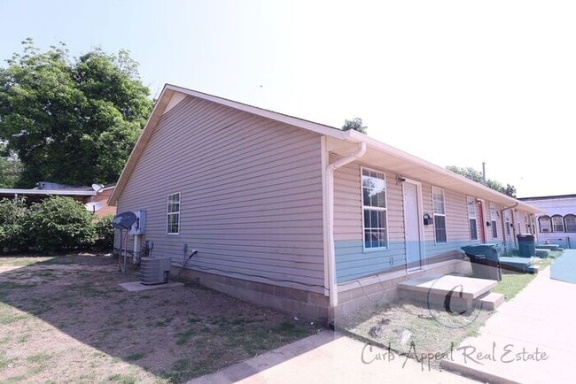 Photo - First month move in special $700!! Renovat...