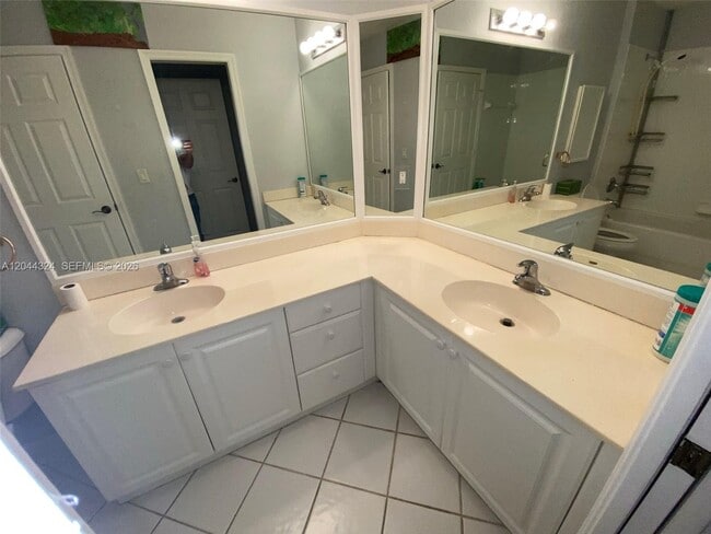 Photo - 2442 NW 49th Terrace Unidad 4319