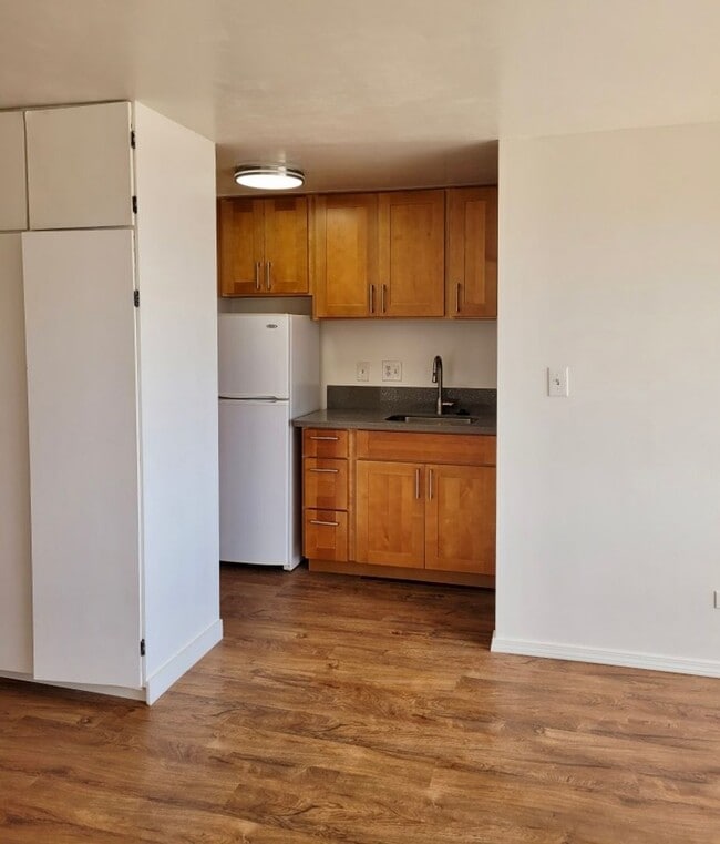 Building Photo - Available now | Studio, 1 bathroom with 1 ... Rental