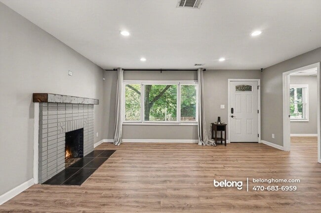 Photo - 1323 E Washington Ave
