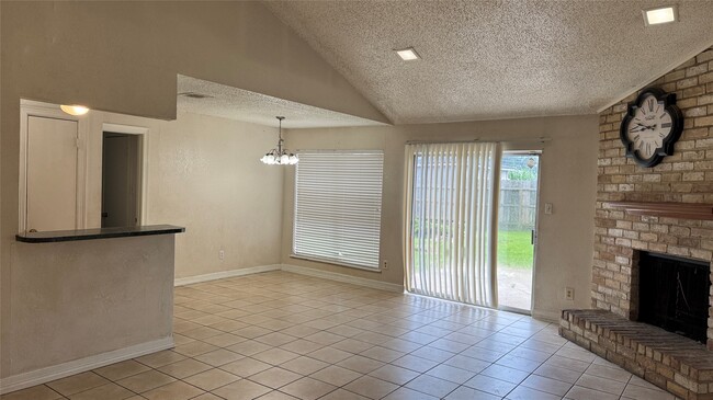Photo - 10940 Dunvegan Way