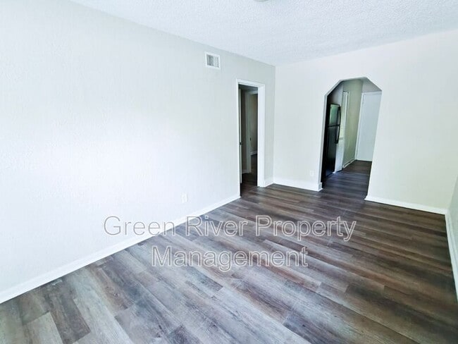 Photo - 2831 W 6th St