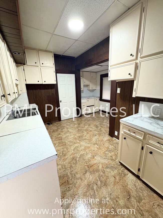 129 E Graham Ave