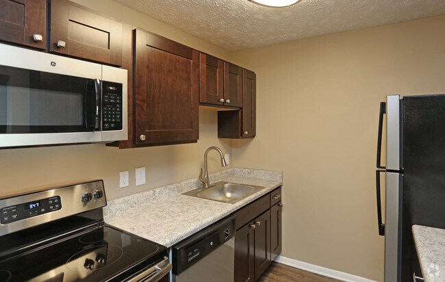 2BR, 1 BA - 900 SF