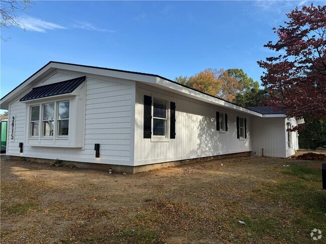 Building Photo - 2915 Meadowbrook Cir N Rental