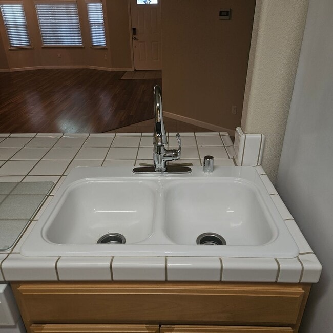 Photo - Charming 3 bedroom Duplex Close to Doctors Hospital