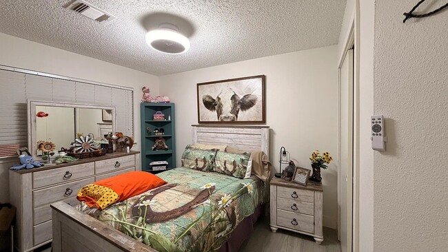 Photo - 3211 S Peach Hollow Cir