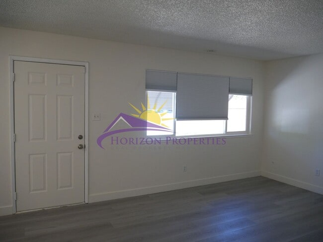 Photo - 908 Dornajo Way Unit 1