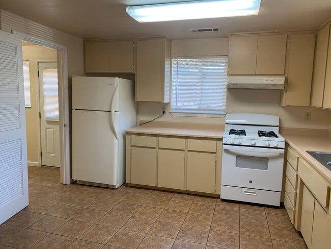 Photo - 3 bed / 2 ba house - Yuba City