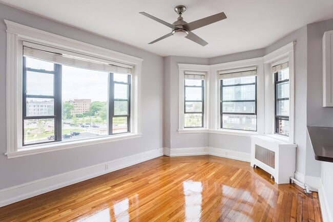 Photo - 137 Peterborough St Unidad 23