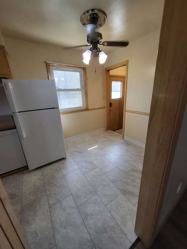 Kitchen - 1411 S Duluth Ave