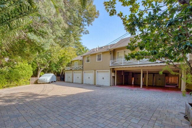 Photo - Bellevue Apartments