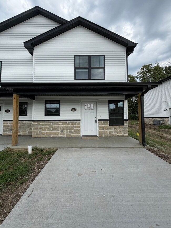 Building Photo - 501-503 Hickman Unit 503 Hickman