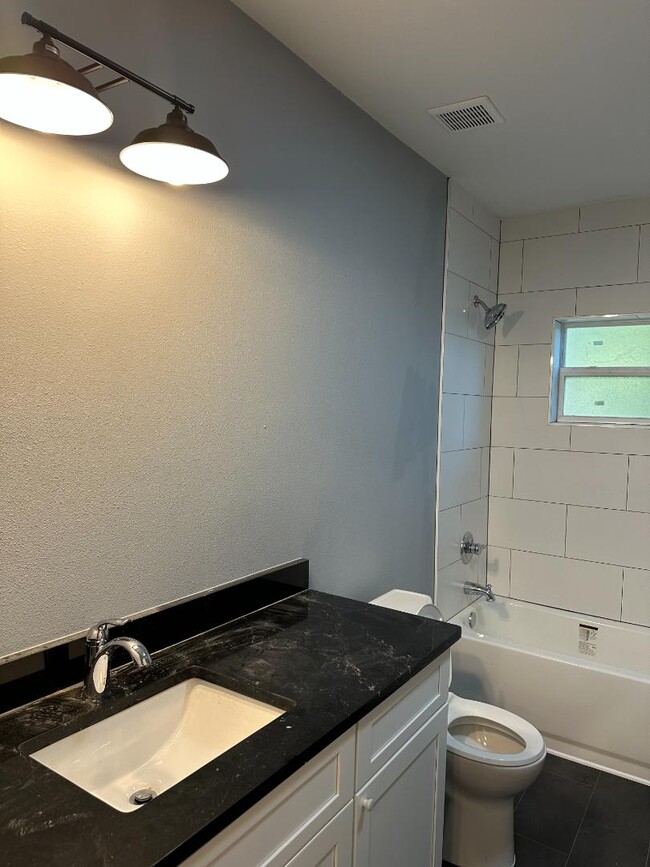 Photo - 105 N Davis St