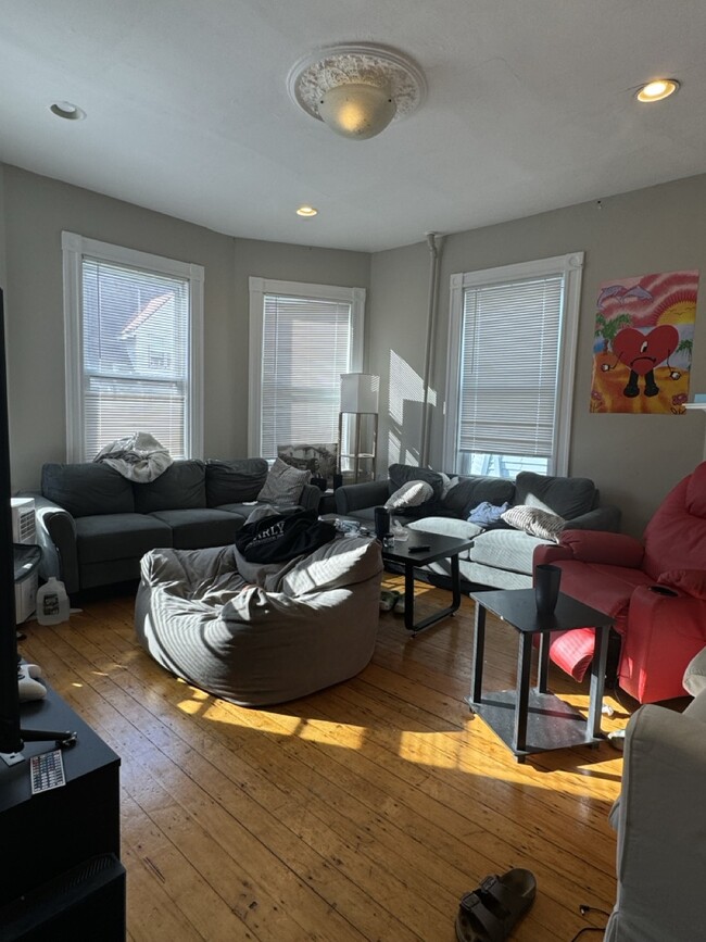 Photo - 47 Hillside St